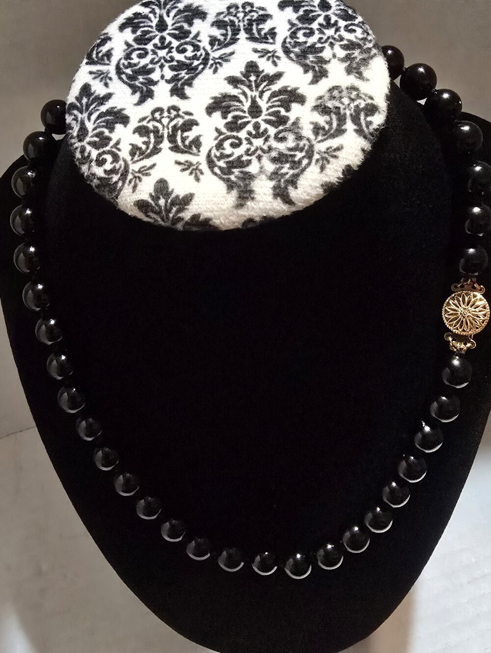 14k Yellow Gold Fancy Clasp On 18.25 Inch Black Onyx Ball Bead Necklace